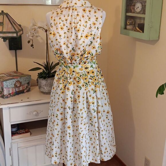 Shelby & Palmer Sunny Floral Dresz - Picture 8 of 16